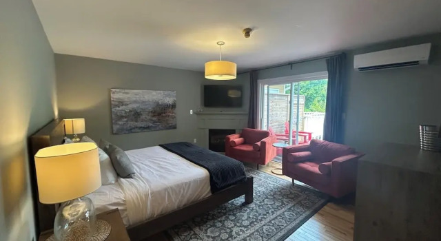 Номер Standard с балконом Fairholm Boutique Inns