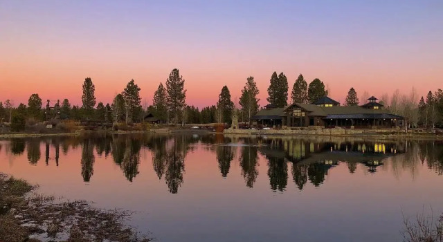 Коттедж Klamath by Avantstay Premier Lakeside Cabin w/ Spa, Fire Pit & Lake Views