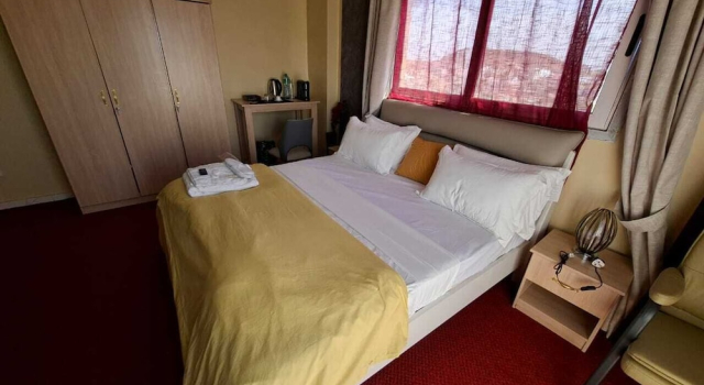 Sally Beach Hotel Yenne, Book Hotel Hoteller i Siendou med parkering, Parkering