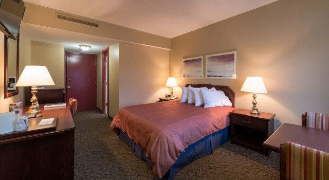 Номер Deluxe Travelodge by Wyndham Winnipeg Airport West