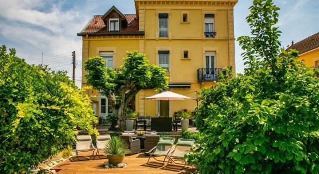 Hotel Des Dauphins, Rezerwuj Hotel Bourgoin-Jallieu Isère