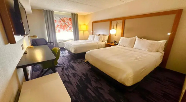 Четырёхместный номер Standard Fairfield by Marriott Inn & Suites Newmarket