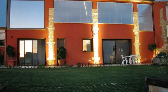 Los Chicos de Lastanosa Hotel y Restaurante, Book Hotel Hotels in Aragon with Parking, Parking