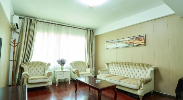 Люкс East Garden Spring Hotel