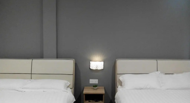 Четырёхместный номер Deluxe с красивым видом из окна Welcome Inn GM