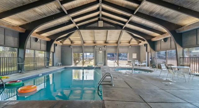 Апартаменты Windward Pointe 305 3rd Floor Beachfront Pool