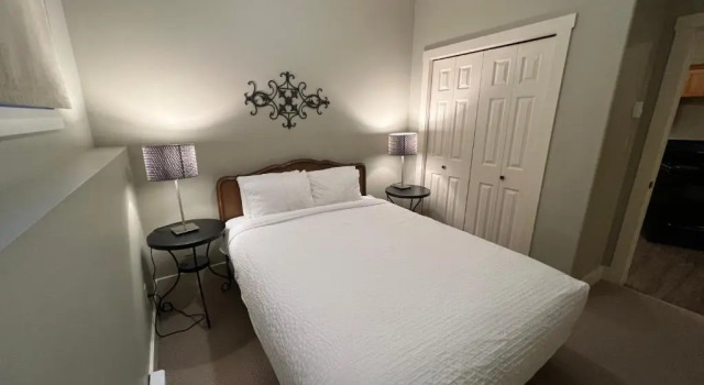 Апартаменты CopperHorn basement suite