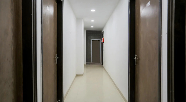 OYO 74279 Hotel Royal King Deluxe