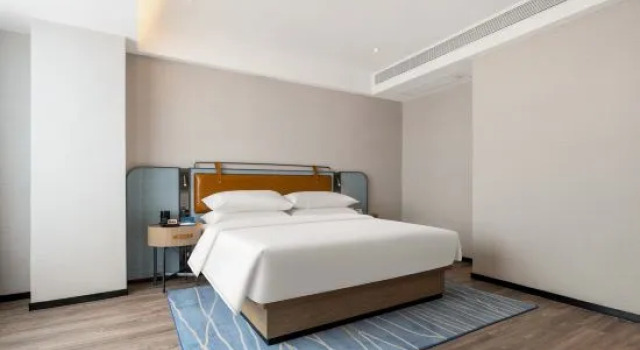 Люкс Business Echarm Hotel Guigang High-speed Railway Station Wuyue Plaza