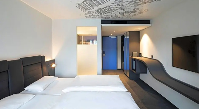 Номер Superior V8 Hotel Köln at MOTORWORLD