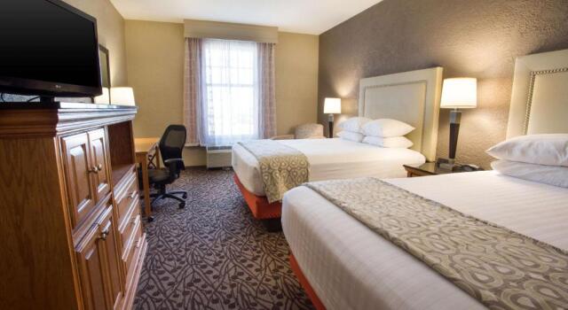 Четырёхместный номер Superior Drury Inn & Suites Amarillo