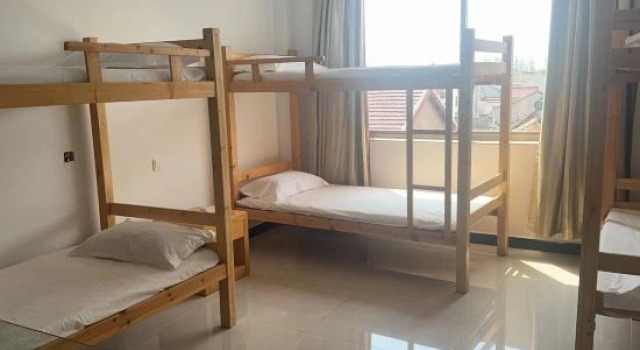 Кровать в общем номере (мужской номер) Mingxing Hotel