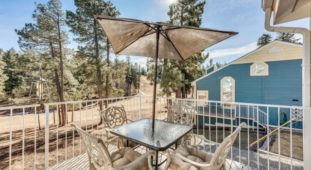 Апартаменты с 2 комнатами с балконом Bright Townhome - 1 Mile to Downtown Cloudcroft