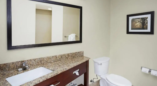Номер Standard AmericInn by Wyndham Waupun