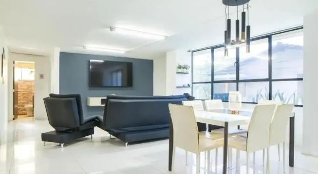 Апартаменты 2 bedroom apartment 1 block Lleras park