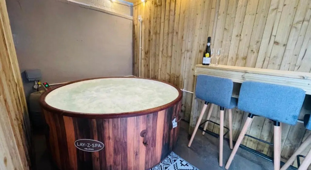 Люкс Deluxe Osborne Luxury Hot Tub and Jacuzzi Suites