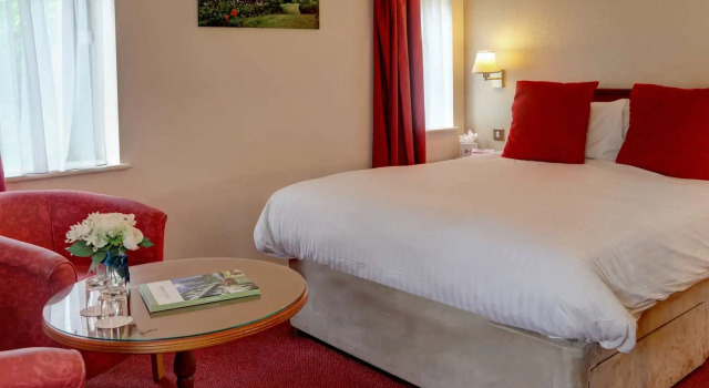 Трёхместный семейный номер Standard Best Western Plus Bentley Hotel & Spa