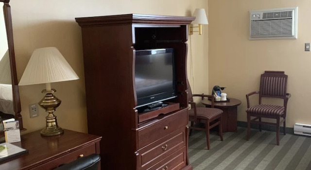 Четырёхместный номер Standard Albatross Hotel