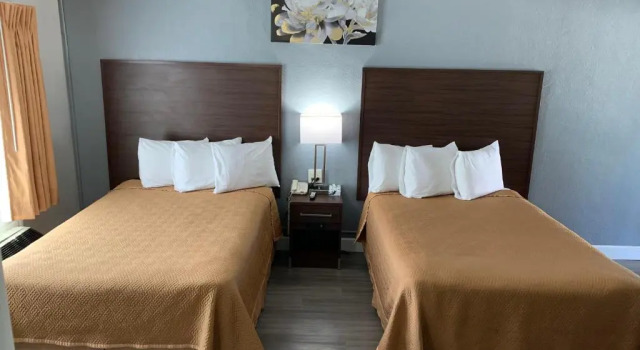 Четырёхместный номер Standard Bestway Inn