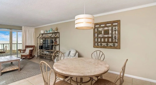 Shoreline 2042 Condo by RedAwning, Varaa Hotelli Hotellit Emerald Coast uima-altaalla, Uima-allas