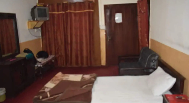 Al Moeez Hotel, Book Hotel Hotels in Islamabad with Parking, Parking