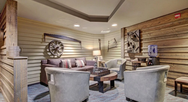 Luxury 2 Bedroom  At Base Of Peak 8! Condo by RedAwning, Забронировать Отель Отели Брекенридж с парковкой, рядом с Trygve's Platter Chair Lift, Парковка