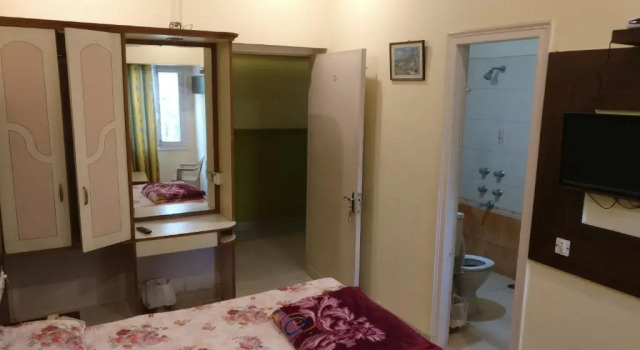 Двухместный номер Deluxe Samrat Hotel