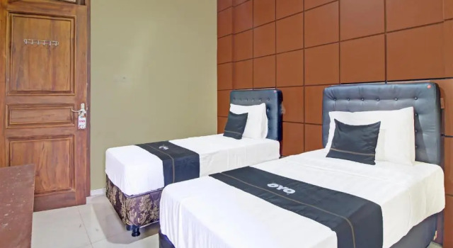 Collection O 91666 Meyli Guesthouse, Prenota Hotel Hotel a Cilacap con parcheggio, Parcheggio