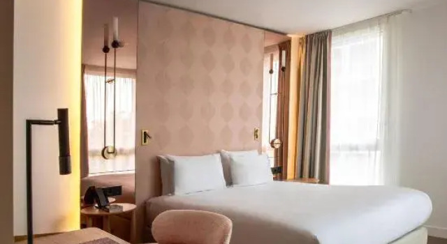 Номер Superior Kyriad Prestige Asnieres-sur-seine