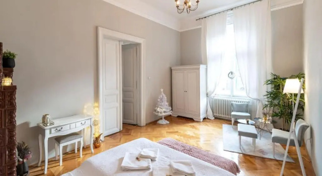 No.8: Lovely & Cosy 3-room Heart of the City, Varaa Hotelli Timişoara Timiş, lähellä Fructus Plaza