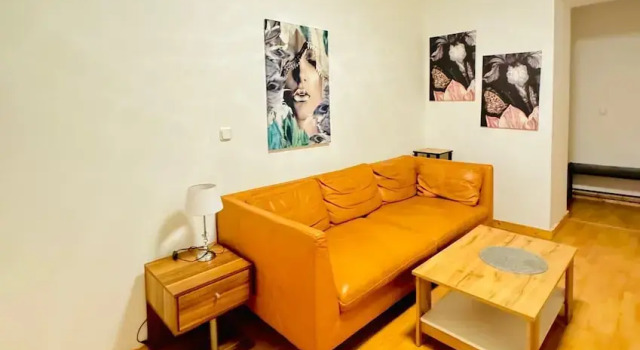 Cozy 2BR Apt Sleeps 6 Direct City Access, Rezervați Hotel Viena Austria, aproape de Liesing Railway Station