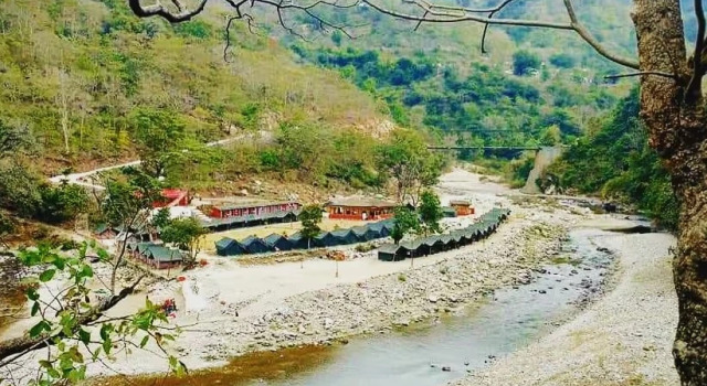 Hideaway By Bull Adventure Camp, Rezervovat Hotel Mohan Chatti Uttarakhand