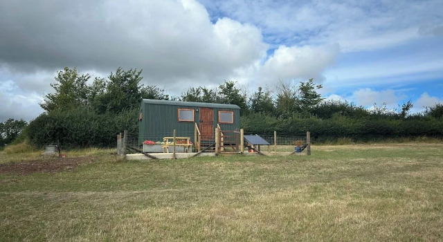 1 Bed Hut - Sleeps 2 - Parking - Smoking, Rezervați Casă de vacanță Midsomer Norton Somerset