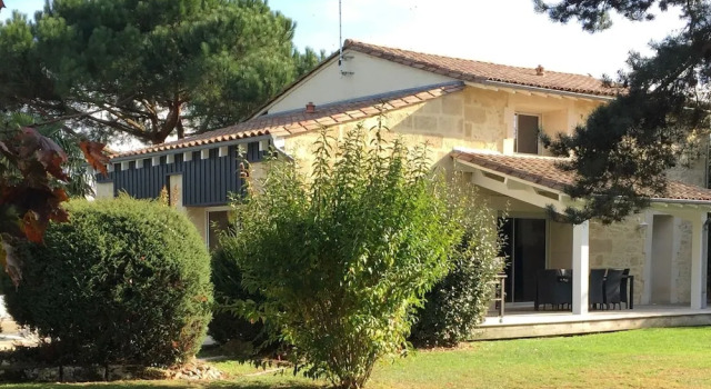 Maison de charme Domaine de la Ronce, Réserver Hôtel Cubnezais France