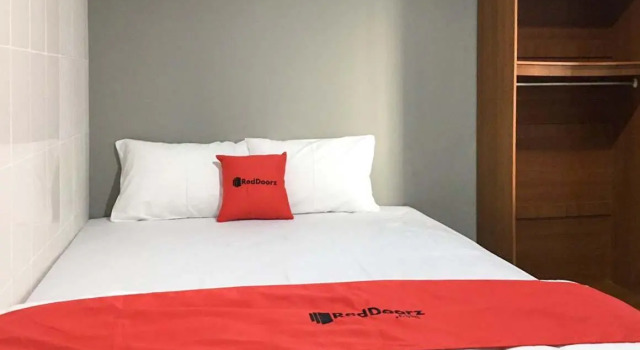 RedDoorz @ Citraland Surabaya, Book Hotel Billige hoteller i Sambikerep