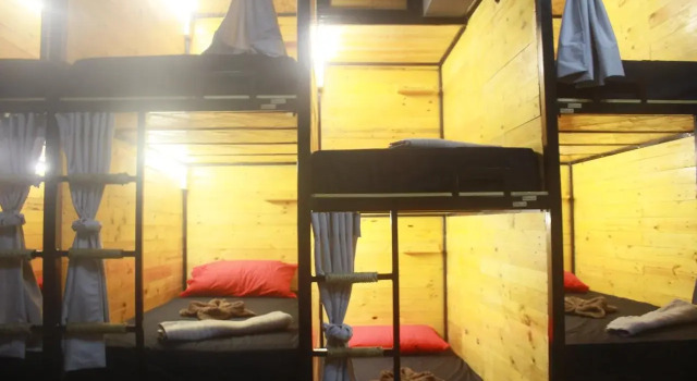 THE BUNK BACKPACKERS HOSTEL by fleur, Забронировать Хостел Хостелы Сепанг, Хостел