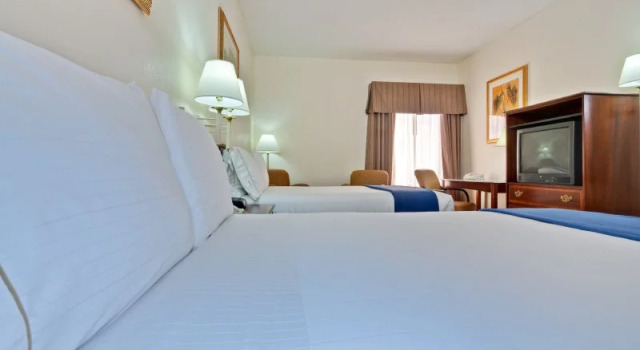 Comfort Inn Clarksville (ex.holiday Inn Express Clarksville), Rezerwuj Hotel Hotele w Clarksville z basenem, Basen