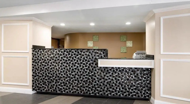 Rodeway Inn Syracuse Carrier Circle, Buchen Sie Hotel East Syracuse Finger Lakes