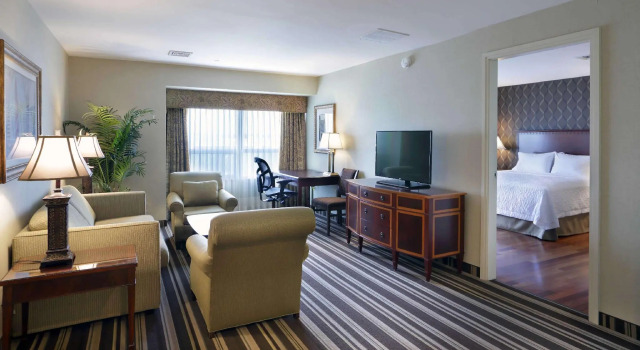 Двухместный люкс c 1 комнатой Hampton Inn Boston-Natick