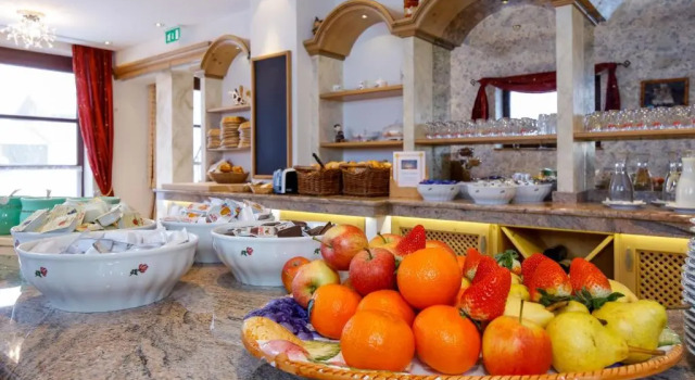 Hotel Edelweiss, Rezerwuj Hotel Hotele w Tyrol z parkingiem, Parking