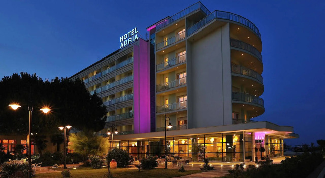 Hotel Adria, Забронировать Отель Отели Морского Милана с бассейном, Бассейн