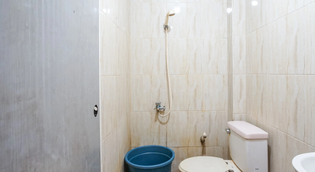RedDoorz at Oxy Residence Manado, Book Hotel Hotels in Sulawesi with Parking, Parking