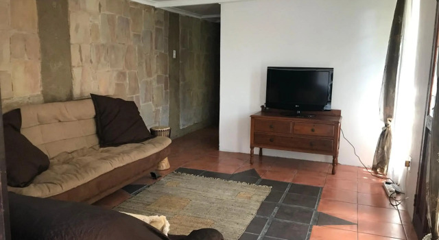 Contemporary Stay at Giraffe Cottage