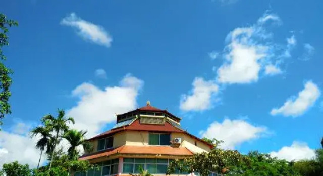 Mengla Bajiaolou Inn, Buchen Sie Hotel Hotels in Yunnan mit Parkplatz, Parkplätze