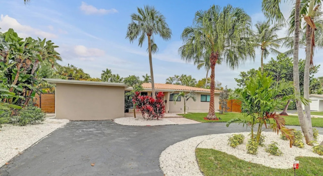 Trendy Renovated 4 BR  Home with POOL, Rezerwuj Dom wakacyjny Hotele w Panhandle Florida z parkingiem, Parking
