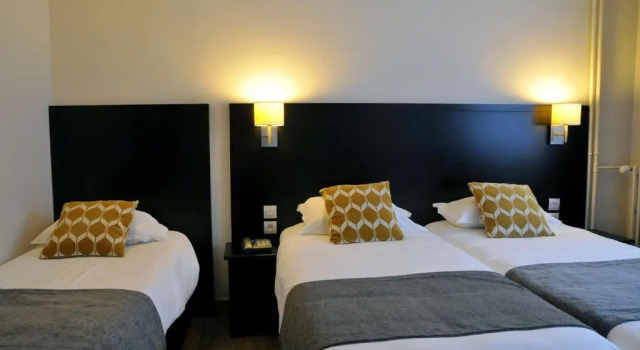 Трёхместный номер Standard Kyriad - Caen Centre