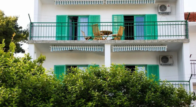 Apartments Mladenka