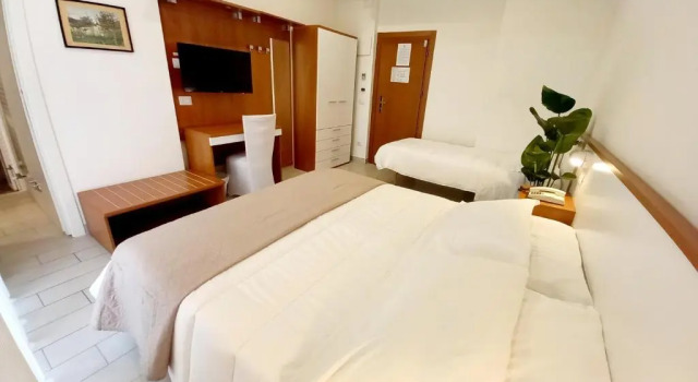 Трёхместный номер Standard с балконом Hotel Brotas