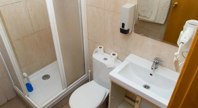 Четырёхместный номер Standard Hostal LK Barcelona