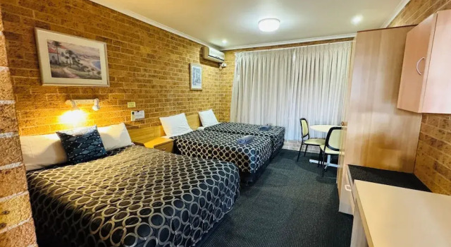 Номер Standard Town and Country Motor Inn